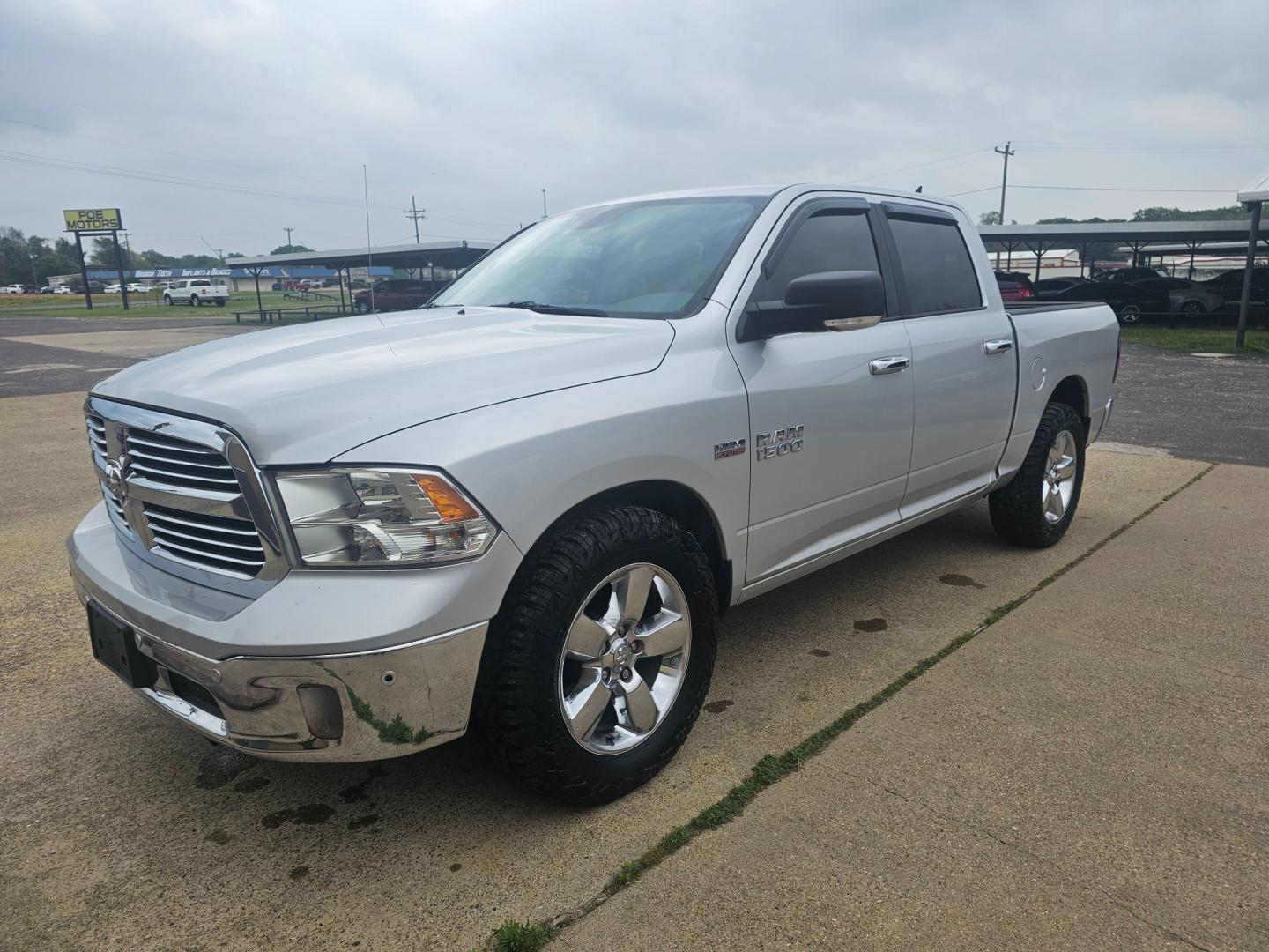 2018 SILVER RAM 1500 SLT Crew Cab SWB 4WD (1C6RR7LT7JS) with an 5.7L V8 OHV 16V engine, 8A transmission, located at 533 S Seven Points BLVD, Seven Points, TX, 75143, (430) 255-4030, 32.313999, -96.209351 - Photo#0